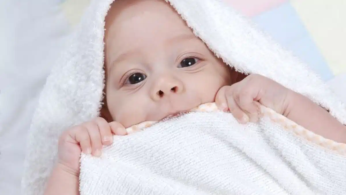 Maternité : comment bien désinfecter le linge de votre bébé ?