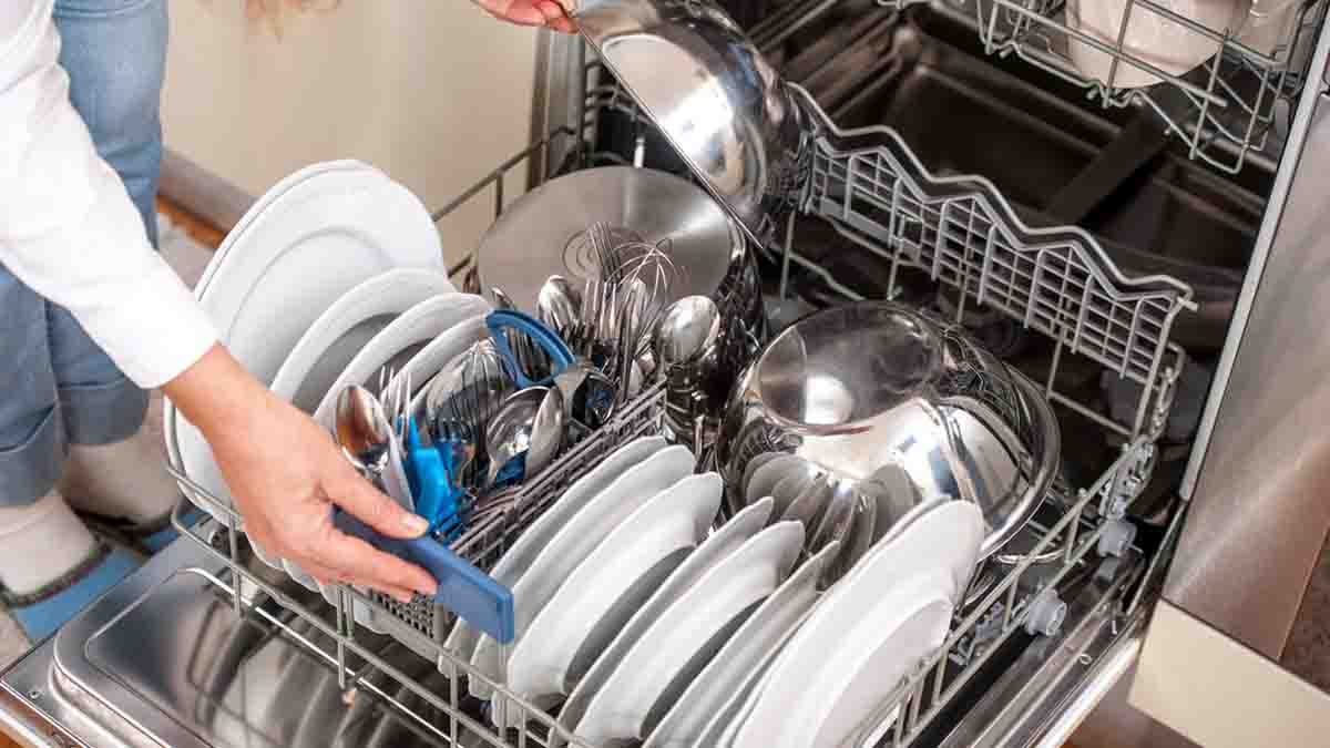 Pourquoi faut-il mettre une boule de papier aluminium dans le lave-vaisselle ?