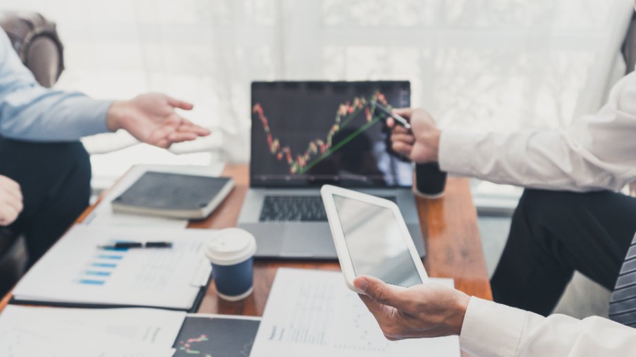 Pourquoi investir en bourse par un courtier en ligne