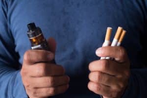 Les avantages et contraintes de la cigarette électronique : conseils pour vapoter sereinement cet été
