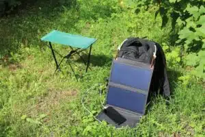 Comment choisir un chargeur solaire pour la randonnée ?