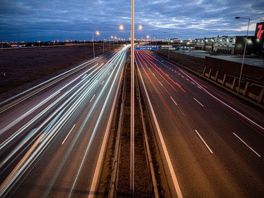 Rédaction analysant le trafic après les résumés IA