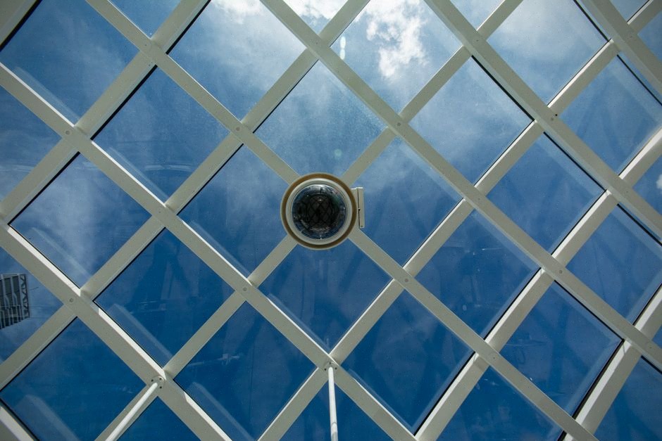 Ingénieurs cloud surveillant des infrastructures liées à Google
