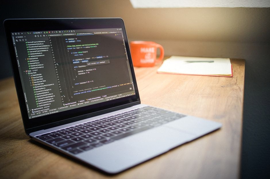 Développeur utilisant Muse Code sur macOS et Linux