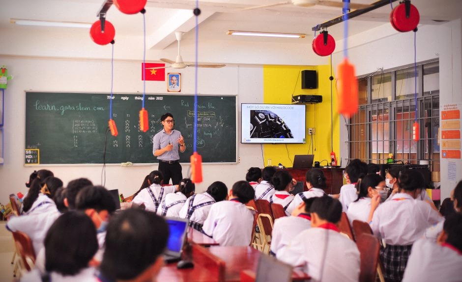 Cours universitaire vietnamien consacré à l'intelligence artificielle et aux données