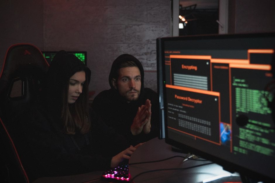 Experts analysant la protection des données liées aux publicités IA