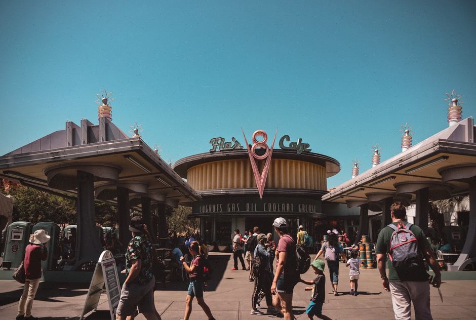 File de retrait pour le coffret Disney Lorcana D23 à Anaheim