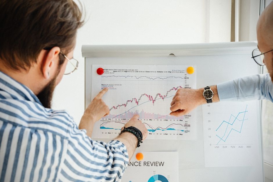 Équipe data comparant les performances de modèles IA concurrents