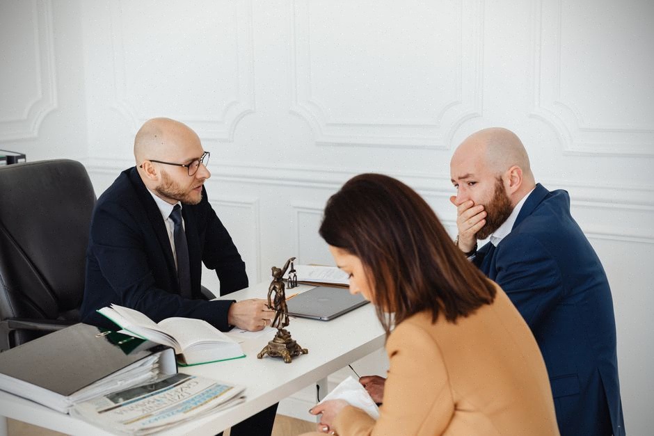 Médiation assurance examinant des litiges entre assurés et assureurs