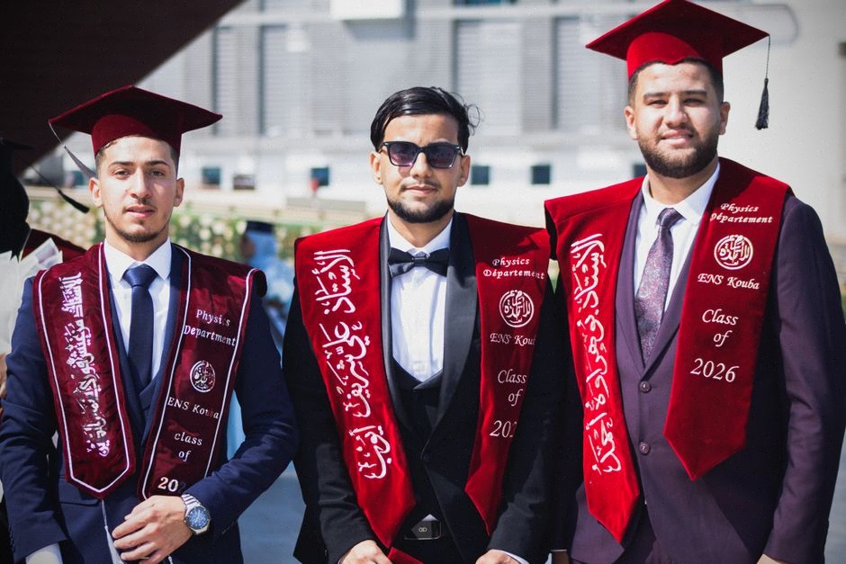 Salle de cours marocaine intégrant l'intelligence artificielle en 2026